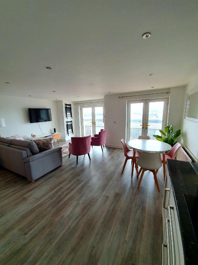 In The Heart Of Portrush - Beautiful Views Apartment Bagian luar foto