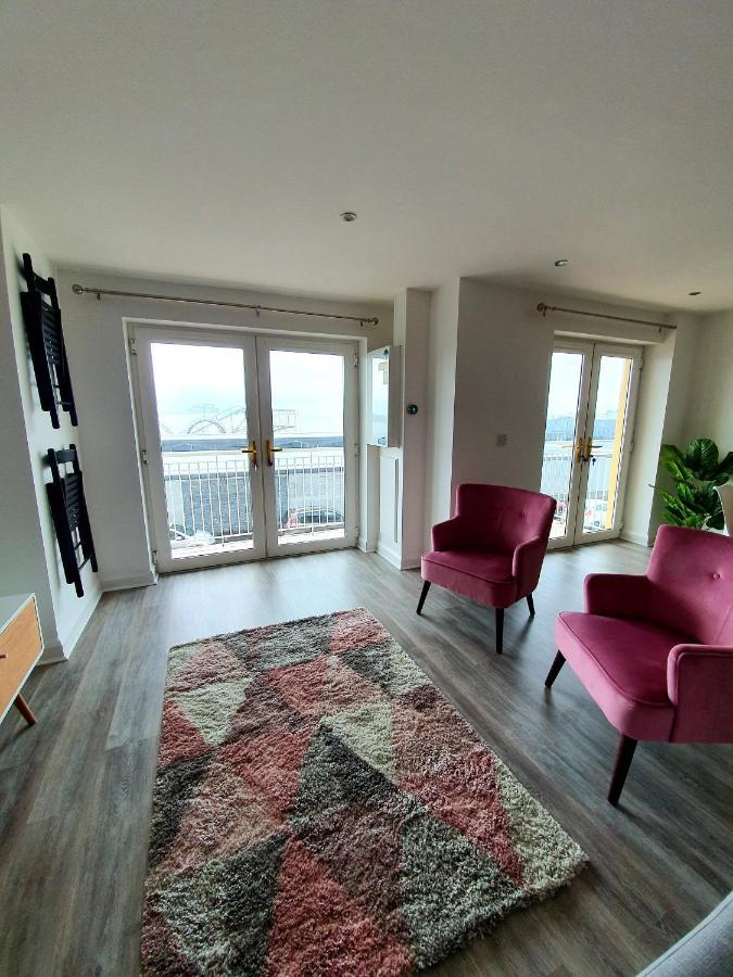In The Heart Of Portrush - Beautiful Views Apartment Bagian luar foto