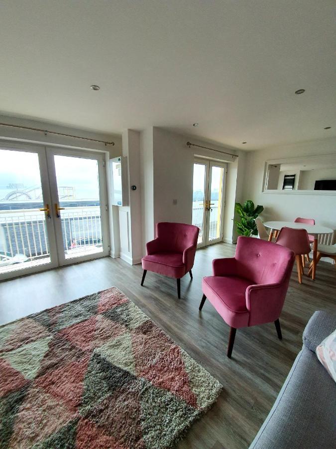 In The Heart Of Portrush - Beautiful Views Apartment Bagian luar foto