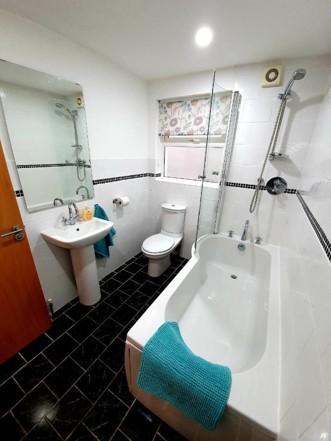 In The Heart Of Portrush - Beautiful Views Apartment Bagian luar foto