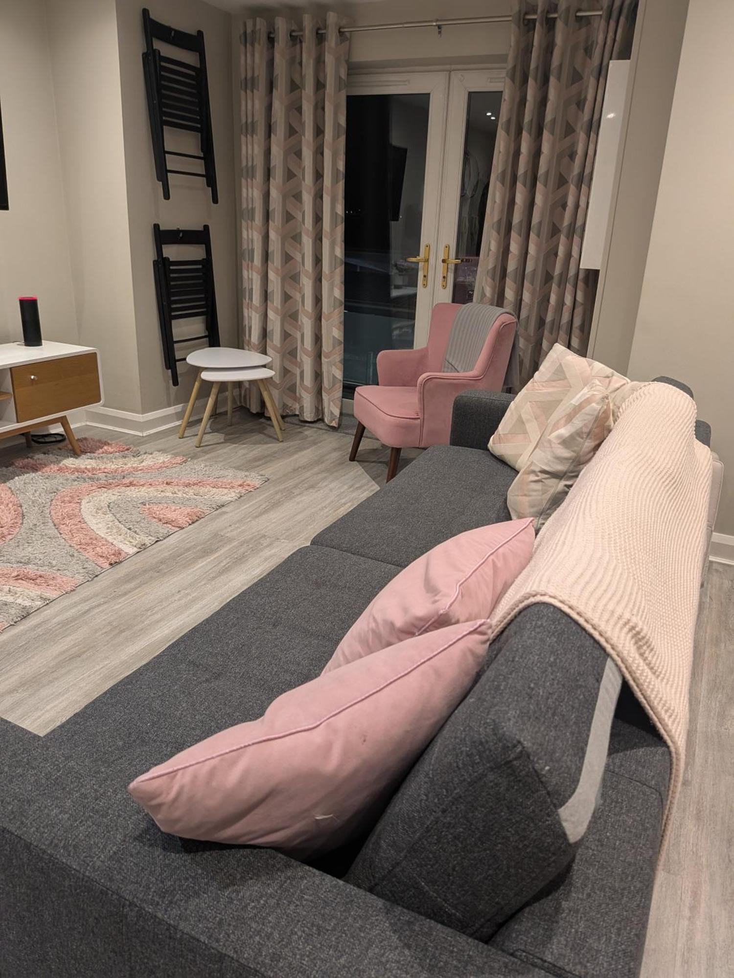 In The Heart Of Portrush - Beautiful Views Apartment Bagian luar foto